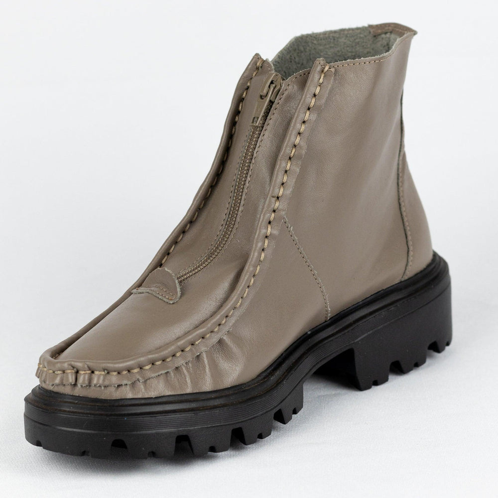 Bota Feminina Strut em Pelica de Carneiro Castor - Strut