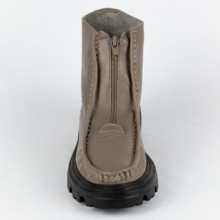 Bota Feminina Strut em Pelica de Carneiro Castor - Strut