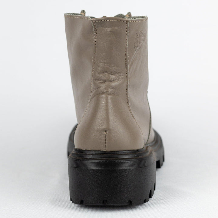 Bota Feminina Strut em Pelica de Carneiro Castor - Strut