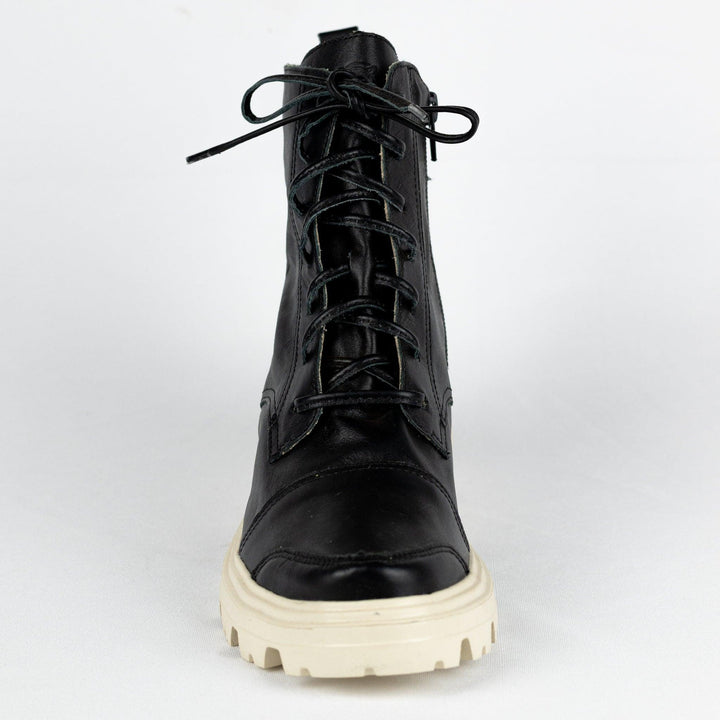 Bota Feminina Strut em Pelica de Carneiro Preta - Strut