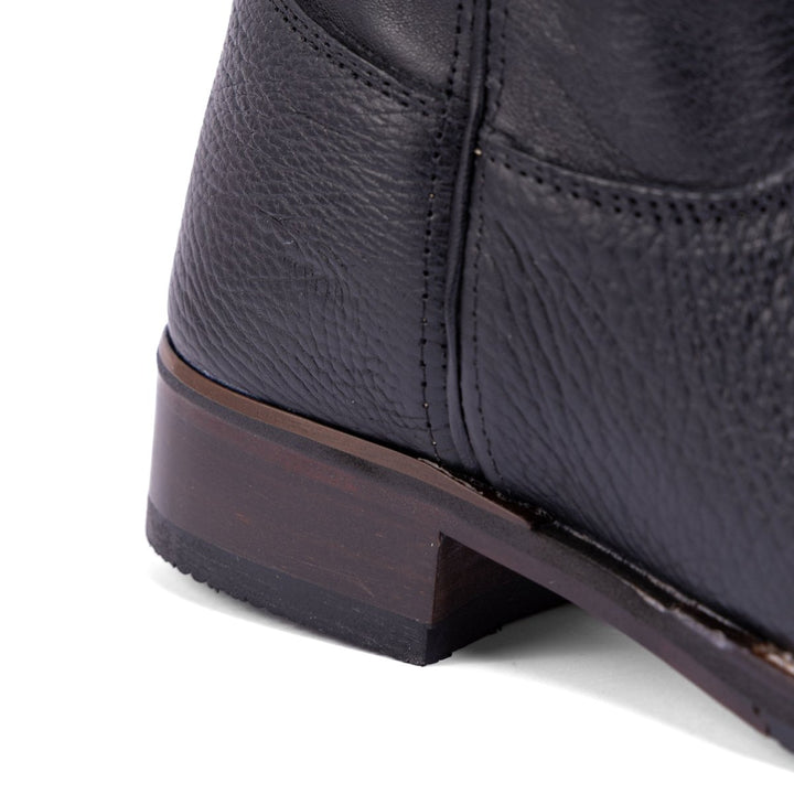 Bota Strut Em Couro Bovino Com Solado Misto Bico Quadrado Preto - Strut