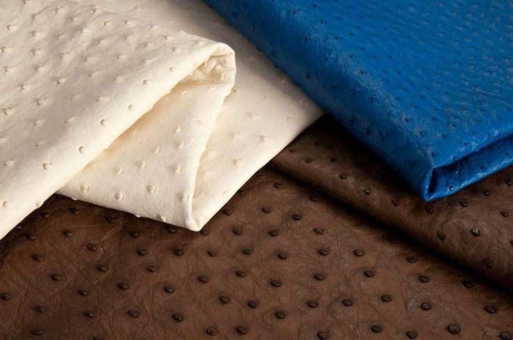 Couro legítimo ou sintético? Entenda o que muda no toque, durabilidade e valor - Strut