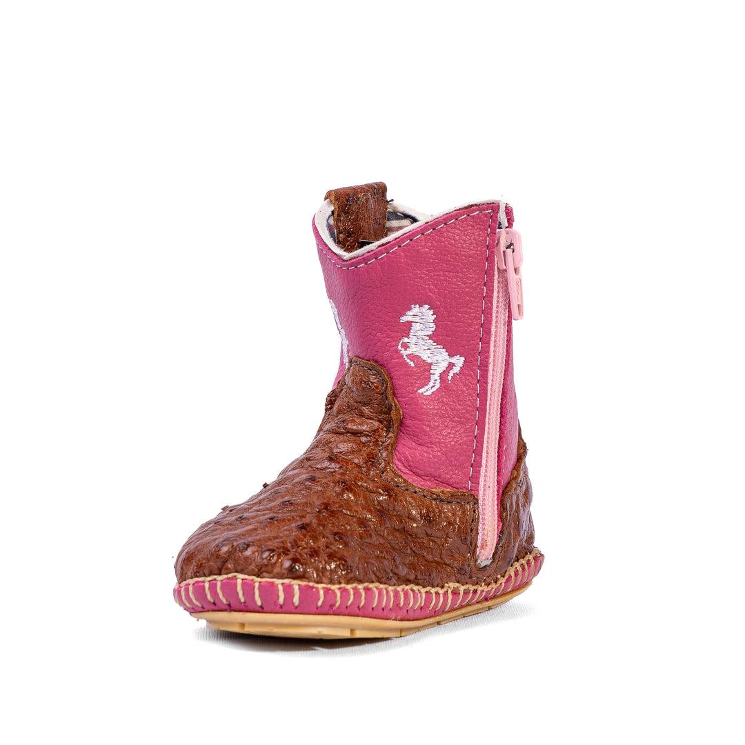 Bota Country Infantil em Couro de Avestruz Baby Rosa Caramelo