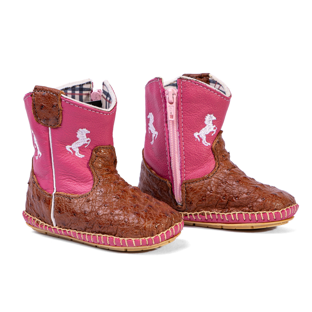 Bota Country Infantil em Couro de Avestruz Baby Rosa Caramelo