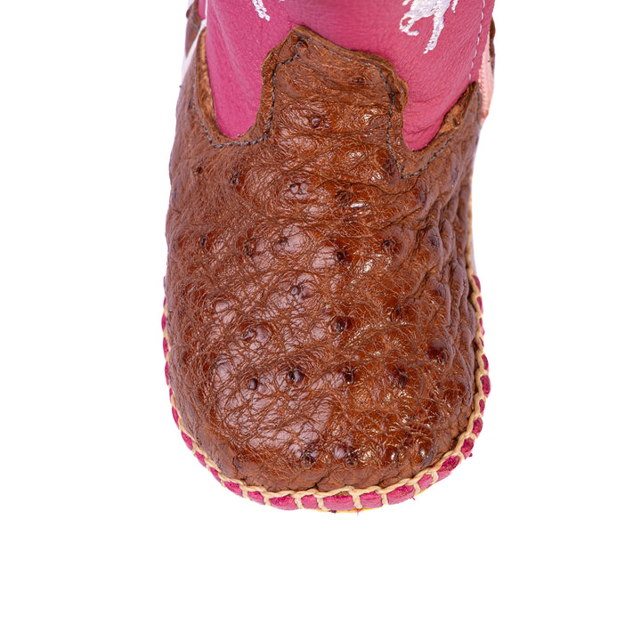 Bota Country Infantil em Couro de Avestruz Baby Rosa Caramelo