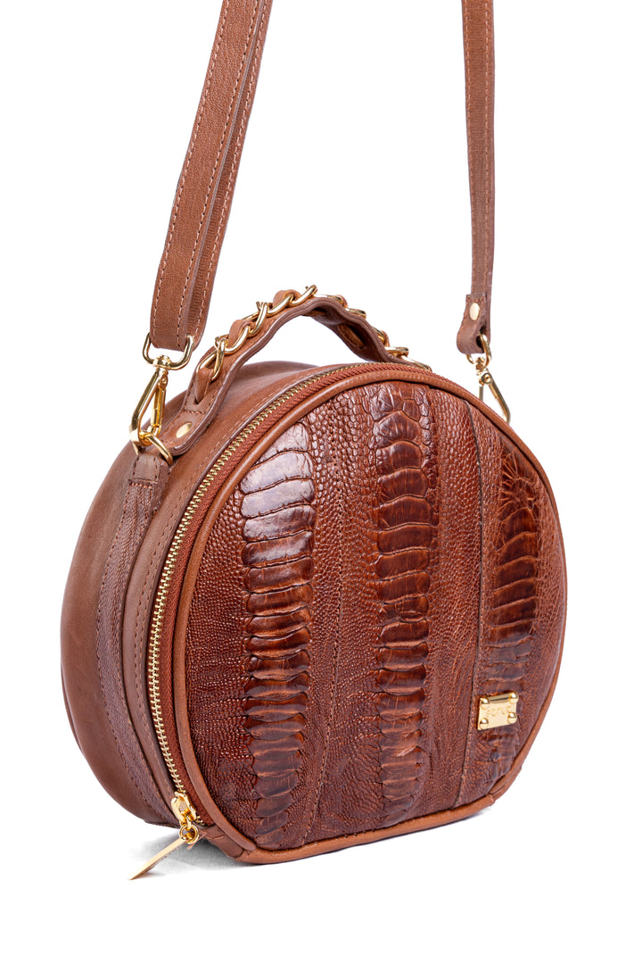 Bolsa Redonda Strut em Couro de Canela de Avestruz Caramelo DORO-032