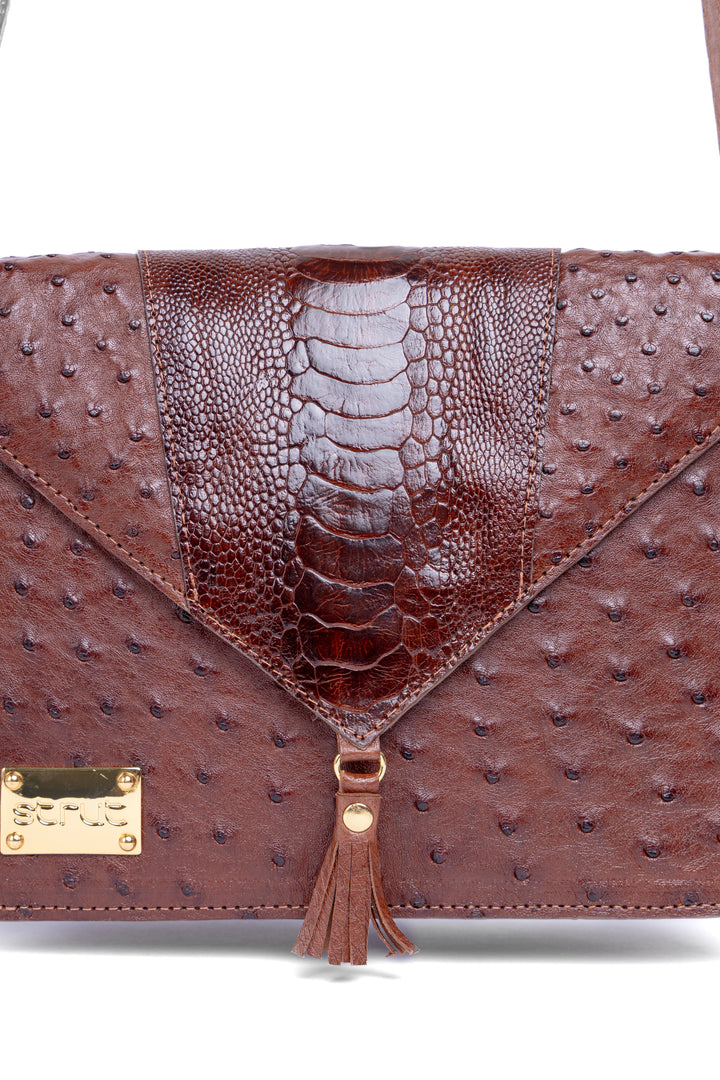 Bolsa feminina DORO020 em couro de avestruz cheio caramelo - vista frontal
