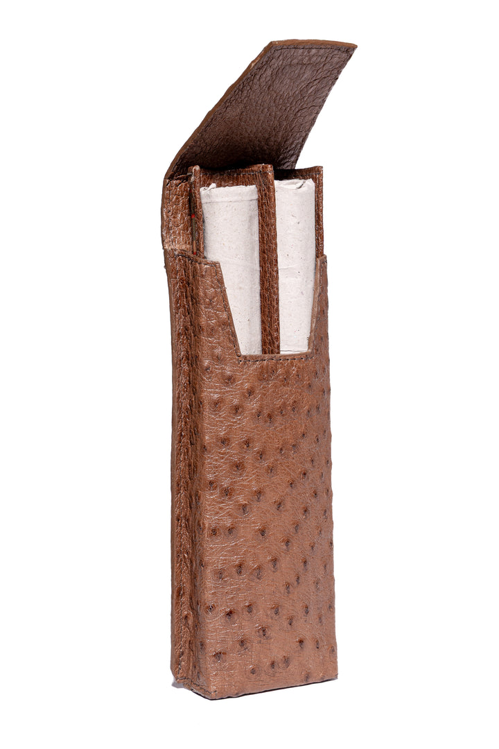 Porta charuto exclusivo Strut em couro de avestruz tabaco
