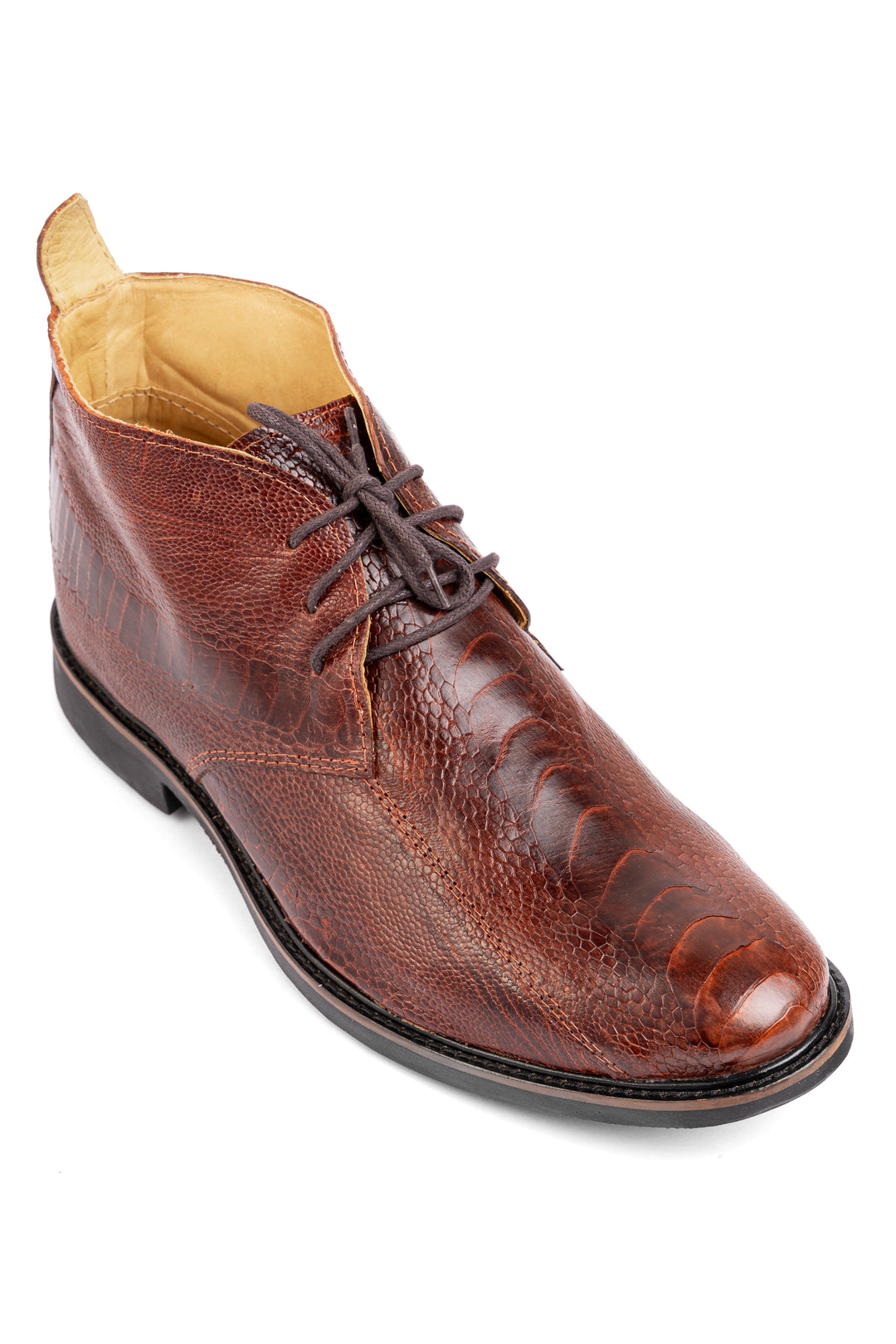 Ankle boot Strut caramelo com o cano aberto mostrando o forro em couro natural