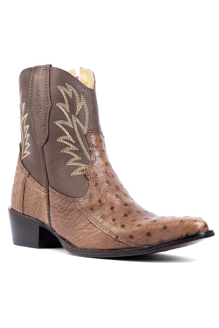 Bota feminina Strut ST1019 de cano baixo em couro de avestruz cheio tabaco, vista 3/4 com bordado western no cano