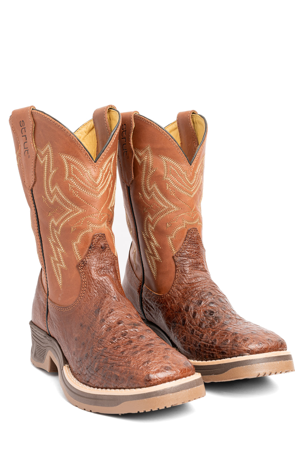 Par de botas masculinas Strut em couro de avestruz caramelo