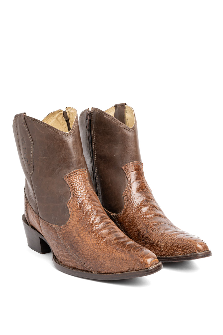 Par de botas femininas Strut cano baixo em couro de canela de avestruz tabaco