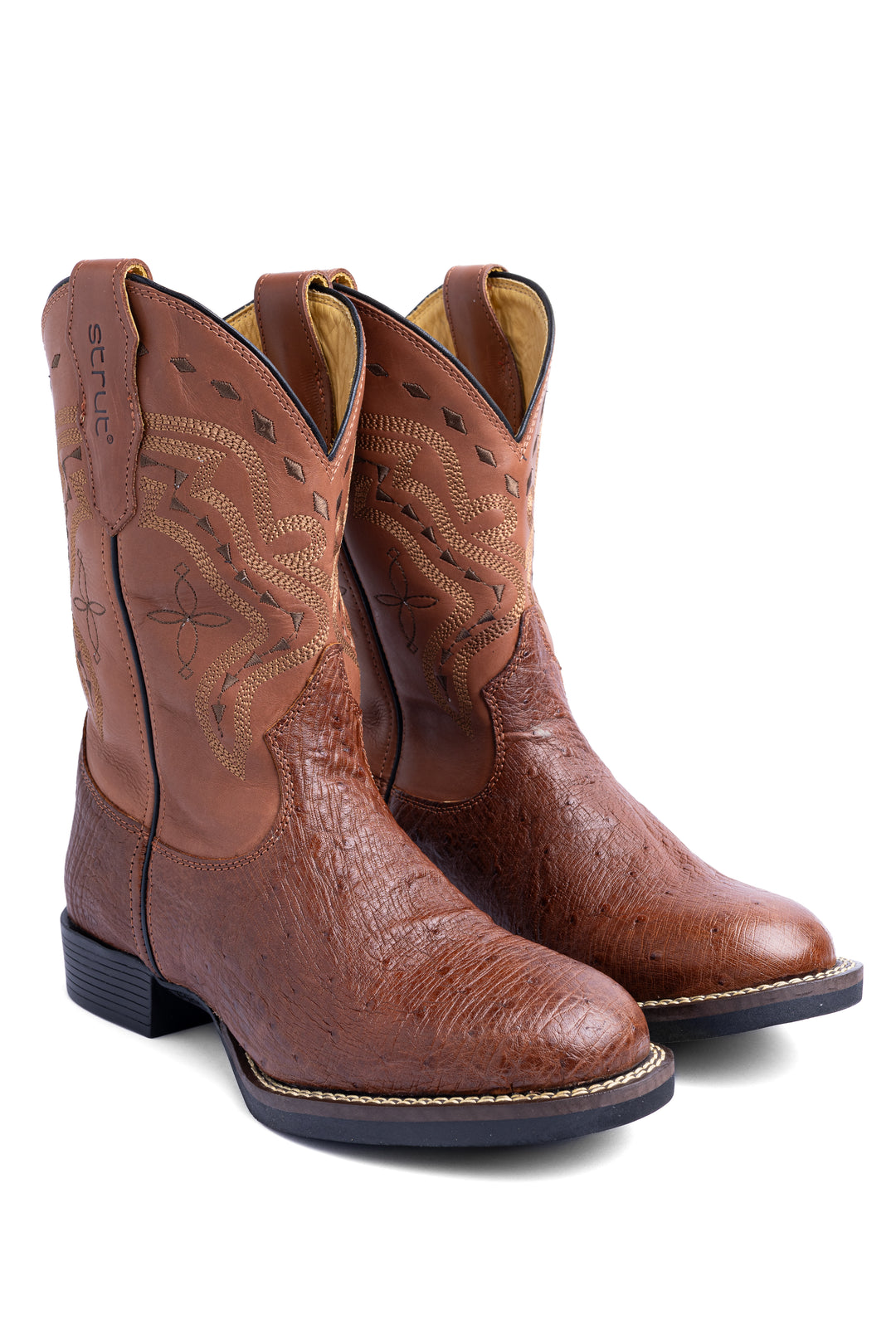 Par de botas masculinas Strut em couro de avestruz liso caramelo