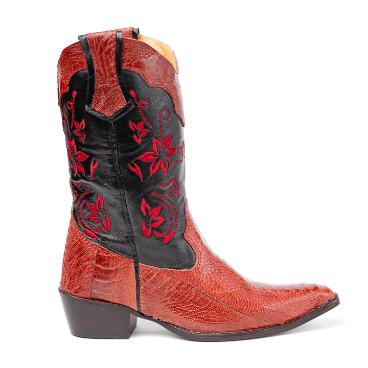 Bota feminina Strut em canela de avestruz vermelha, cano preto com bordado floral vermelho, vista lateral