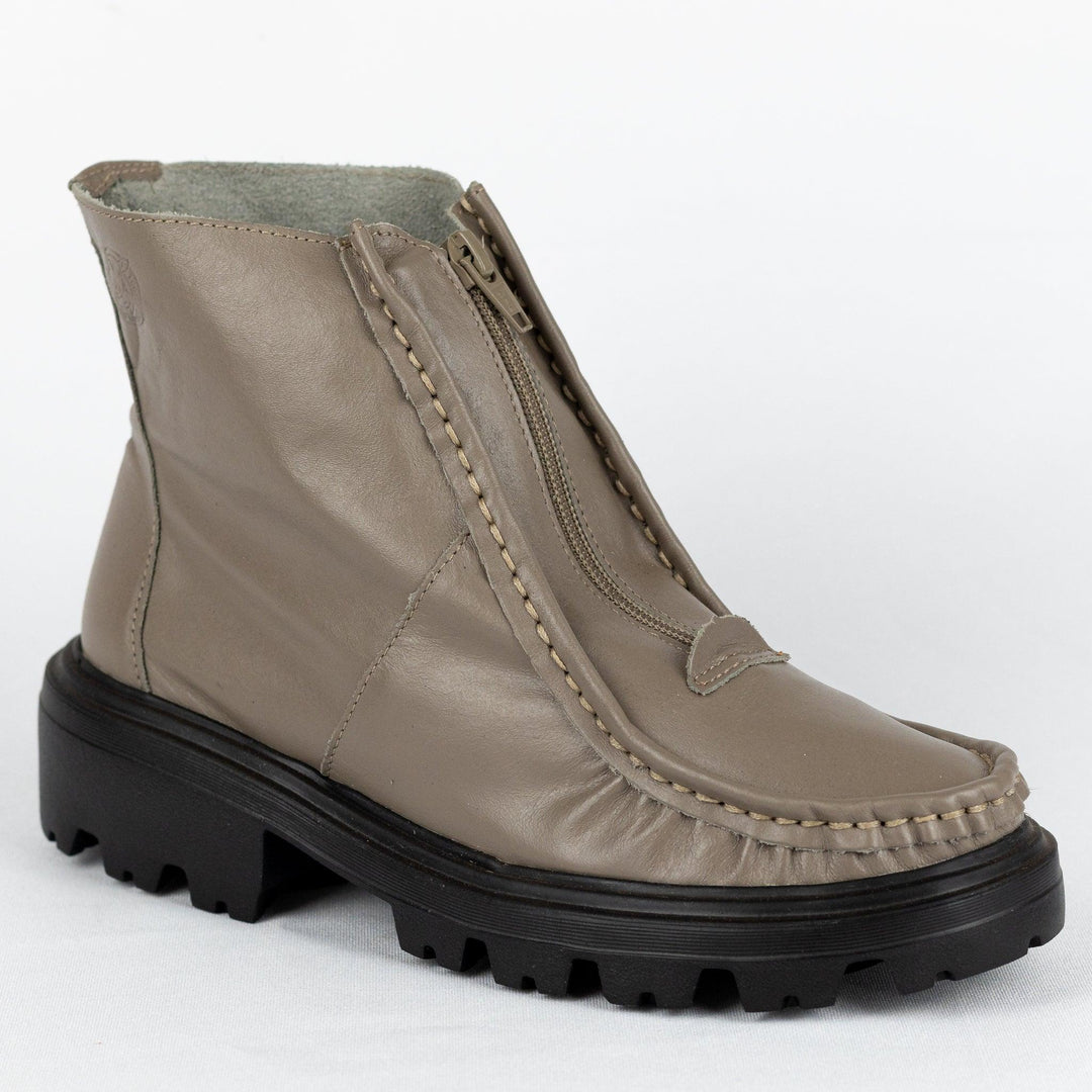 Bota Feminina Strut em Pelica de Carneiro Castor - Strut