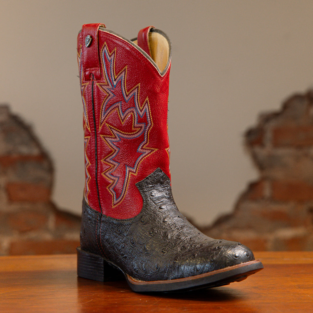 Bota Masculina Strut em Couro de Avestruz Cheio Preto com Cano Vermelho Bordado Azul e Amarelo vista de frente