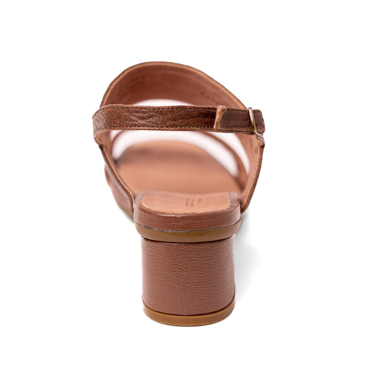 Sandália Opananken em Couro de Carneiro texturizado - Tabaco - Strut