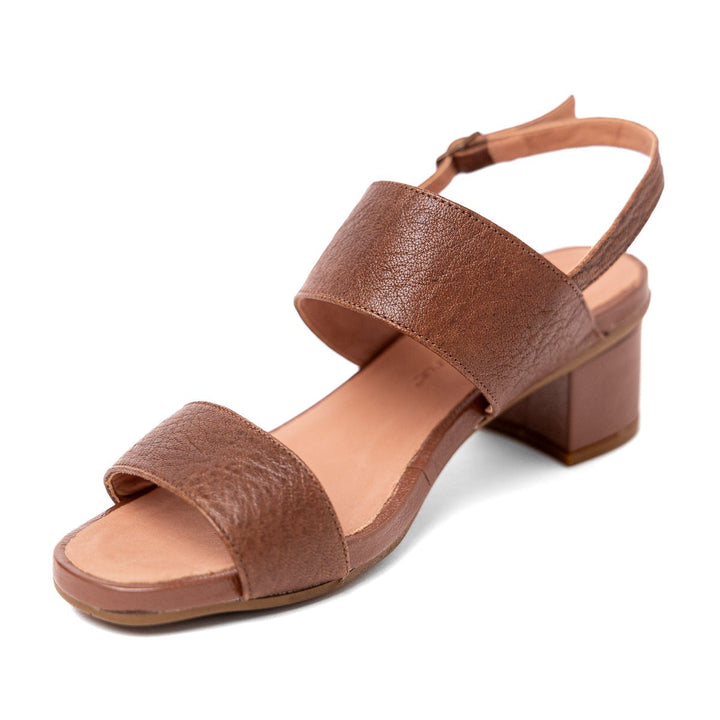 Sandália Opananken em Couro de Carneiro texturizado - Tabaco - Strut